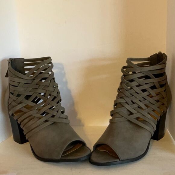 Diba Gray Suede Boots Booties Heels 9.5 - Picture 1 of 6